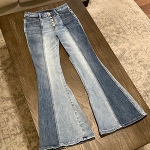 Flying Monkey size 27 jeans. Perfect condition. No flaws. Only worn once.